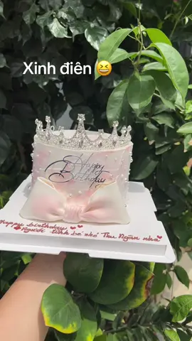 Happy birthday My Princess 👑  #banhkemlongbien #banhsinhnhatdep #glitter #glittercake #banhkemthoinhu #banhkemnhukimtuyen 