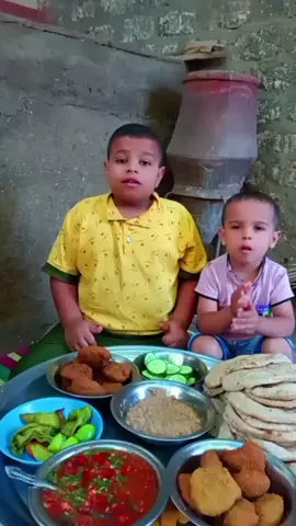 غدانا يا خواتي تحت عنبتنا عشان ماما زعطانه من بيتنا طعميه محشيه بالجبنة وتونة وكيو كامبر والطائرة رايحه فين الزوز بالسمنه البلدي مضحك كوميدي كوميديا #الشعب_الصيني_ماله_حل😂😂 #مشاهير_تيك_توك_مشاهير_العرب #السعودية_الكويت_مصر_العراق_لبنان #مشاهير_تيك_توك @عمو الديزل 