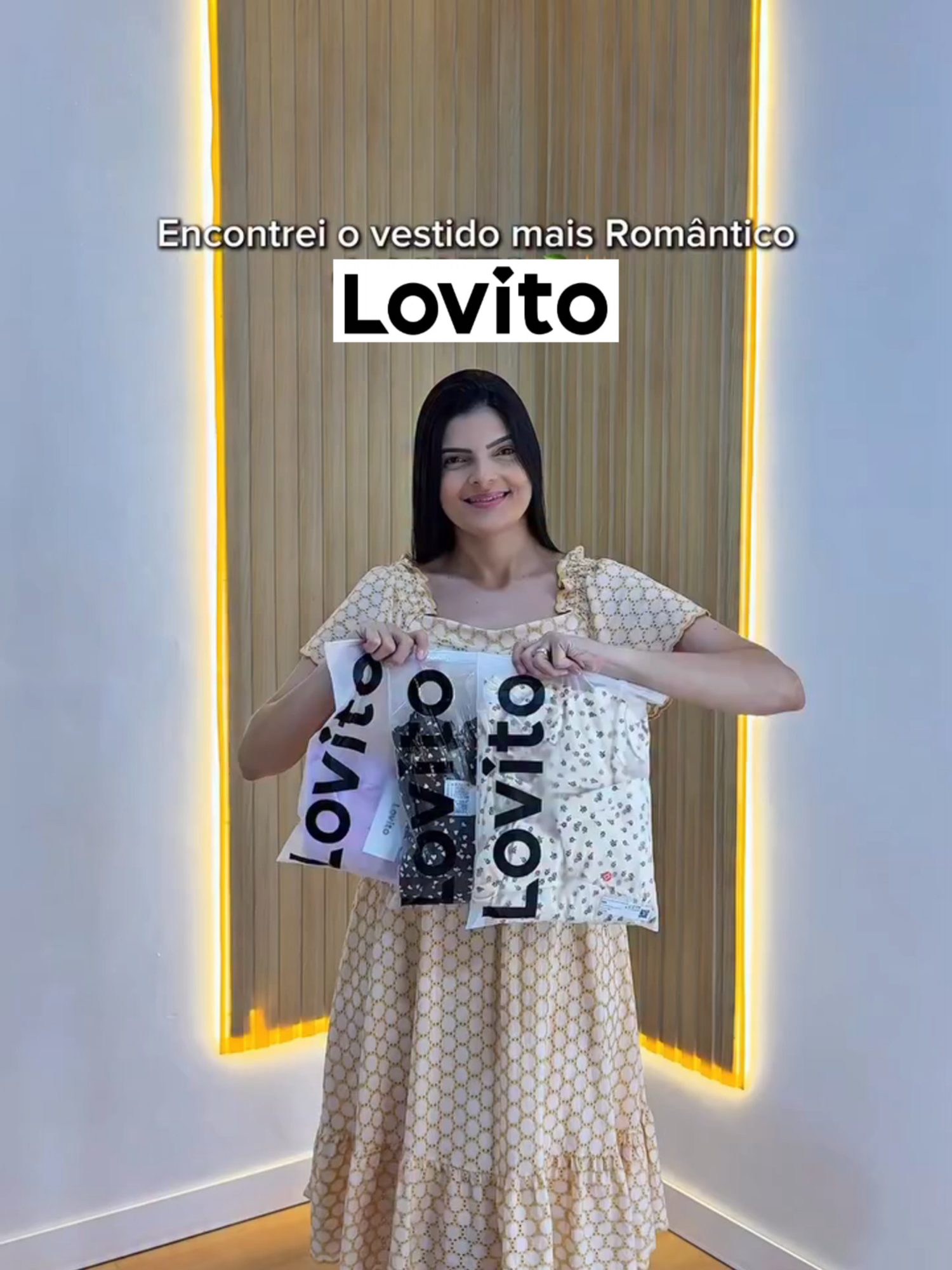 Este vestido de puff floral e sonhador flutua com o volume mais suave. 💛🍃 O cinto delicado cria uma silhueta tão romântica, perdida em camadas de movimento delicado. Perfeito para adicionar um toque de romance a qualquer saída. 🛒Pesquise ID na Shopee APP para comprar! #Lovitobr #LovitoFashionistas #Lovitostyle #bohostyle #fyp #fypagee