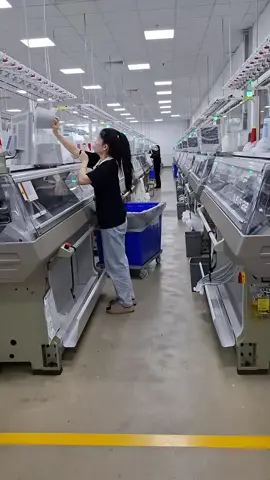 Dệt vi tính đi theo ca .Nhận cả nam và nữ.Làm việc tại Kcn Hoà Phú . Đắk Lắk   @972//57I ///O2bốn 