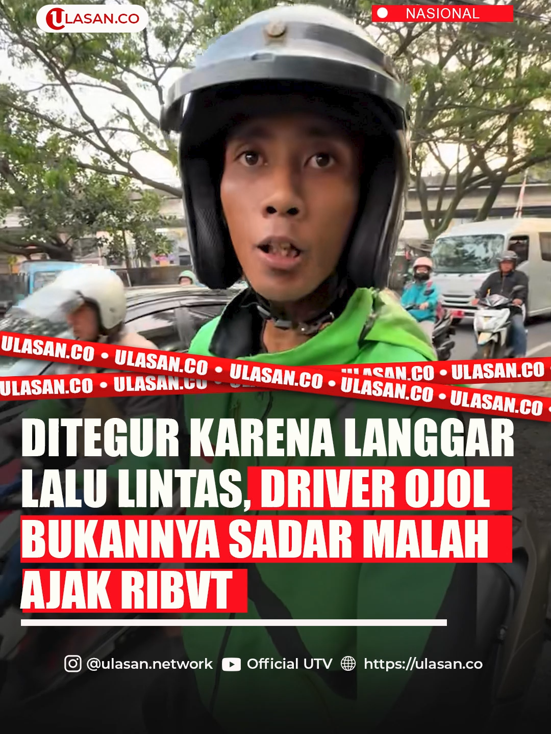 Sebuah video viral di media sosial memperlihatkan insiden antara seorang pengendara dengan driver ojek online (ojol) yang diduga melanggar aturan lalu lintas. Video tersebut pertama kali diunggah oleh akun tt rd.priedlpr06, yang juga memberikan kronologi kejadian. Menurut keterangan pengunggah, saat itu kondisi jalan sedang macet, dan sudah ada beberapa pengendara yang keluar dari marka jalan. Namun, si driver ojol justru menumpuk di jalur tanpa marka putus, hingga membuat mobil dari arah lain tidak bisa lewat. Tak hanya itu, pengunggah juga menegur karena si ojol mer*kok saat berkendara. Bukannya menerima dengan baik, si pengemudi ojol justru em*si duluan dan membalas dengan nada tinggi, bahkan mengklaim dirinya memiliki SIM. Tentu saja, memiliki SIM bukan berarti kebal aturan. Marka jalan berfungsi penting untuk mengatur alur lalu lintas, terutama saat kondisi padat. Melanggarnya bisa menyebabkan kemacetan lebih parah hingga potensi kecelak4an. Sementara mer*kok saat berkendara termasuk perilaku yang memb*hayakan diri sendiri dan orang lain, karena bisa mengganggu visibilitas, konsentrasi, hingga menyebabkan kec3lakaan akibat abu atau bara r*kok. Kejadian ini menjadi pengingat bersama, bahwa kesadaran berlalu lintas tidak berhenti pada kepemilikan SIM. Diperlukan etika, empati, dan sikap saling menghormati sesama pengguna jalan. Mari budayakan tertib berlalu lintas, demi keselamatan dan kenyamanan bersama. _thinksmart.id 🎥 rd.priedlpr06 #beritaupdatehariini #beritaupdate #beritatiktok #beritaterkini #beritaviral #gojekindonesia #gojek