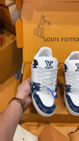 Vẫn là trainer #luxury #viral #fyp #lv #luxurylife #reviewgiay #trainer #dulich #oder 