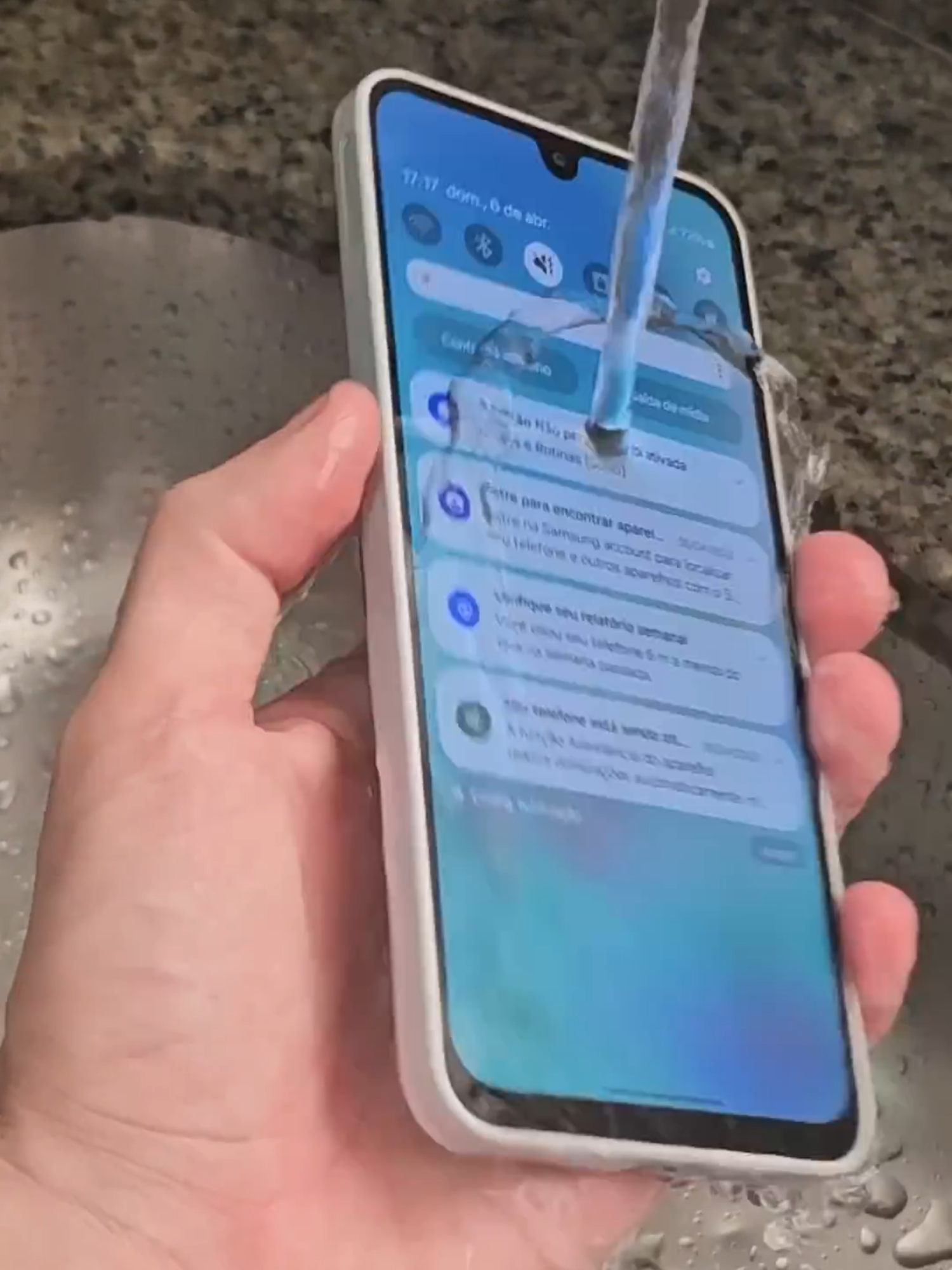 💧Galaxy A16 Testando a proteção IP54 Na Água💧 #galaxya16 #samsunggalaxy #samsung #galaxy #a16 #celularaprovadagua