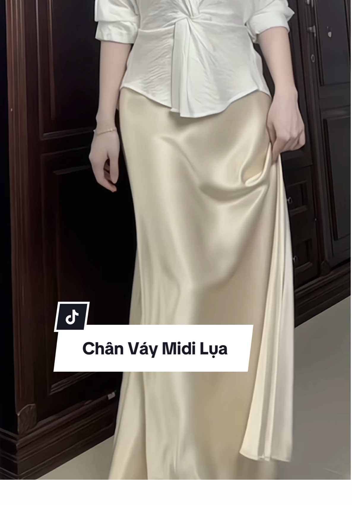 Chân váy lụa mướt như này 🌹#thoitrang #LearnOnTikTok #chanvaylua #hottrend #ilovetiktok #fyp #viral #xuhuong #nganthanthien #myoutfit #aosomi 