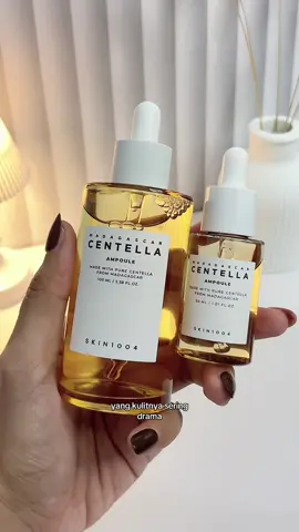 Capek bgt tiap minggu ada aja jerawat jerawat muncul. Kulitku akhir2 ini juga kering bgt sampai ngelupas. Nggak nyangka pake ampoule skin1004 madagascar centella ini malah ngebantu bgt bgttt, teksturnya cair bgt terus ringan tapi ngelembapin, kalo dipake siang-siang juga nggak greasy di kulit. Luvv itt 😍😍
