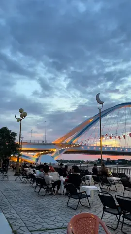 Ai cũng từng it nhất một lần sau trong đời, chỉ khác là người dám đối diện người thì không.#momocoffeecantho #cantho #momocoffee #chill #65cantho #hoanghon #sunset #fypシ゚ #cautranhoangna #xh #binhyen #vairal 