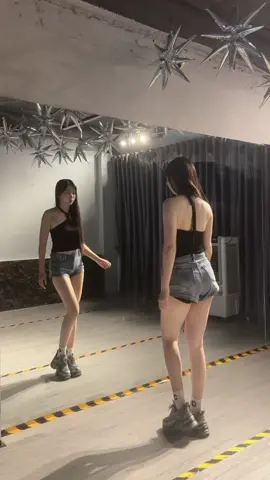 Học nhảy ở Thanh Hoá cùng cô Linh ZY #dance #xuhuong #xh #trend #trending #trendingvideo #nhachay #xuhuongmoingay #fyp #fypシ゚ #dancebar 