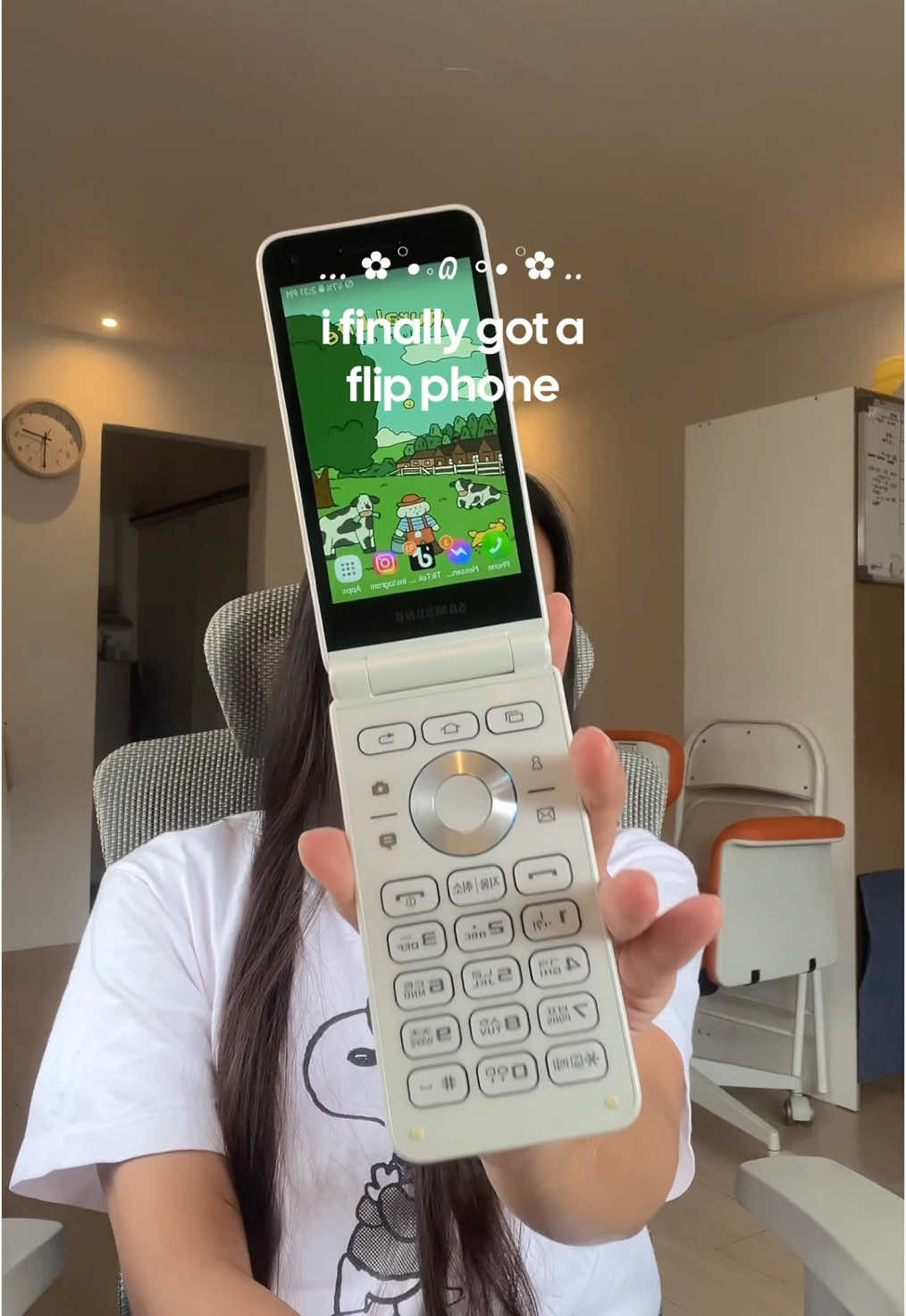 Samsung folder 2 flip phone ✨💿🤍 #flipphone #samsungflip #samsungfolder2 #y2kaesthetic #y2kphone #y2k 