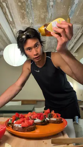 tomato szn 🍅 #tomatoes #tomatorecipe #lecreuset #breakfastideas 