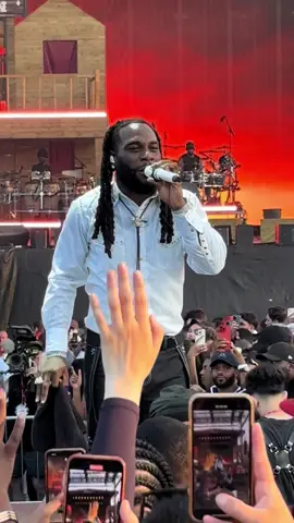 Sorry but can we just appreciate this man’s voice 🥹🥹🤌🏽🤌🏽🤌🏽🤌🏽 #wireless #burnaboy #wirelessfestival #fyp 