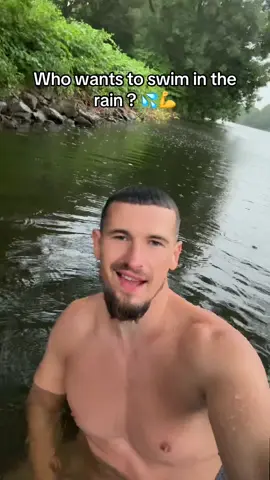 Who wants to swim in the rain ? 💦💪 #man #nature #river 