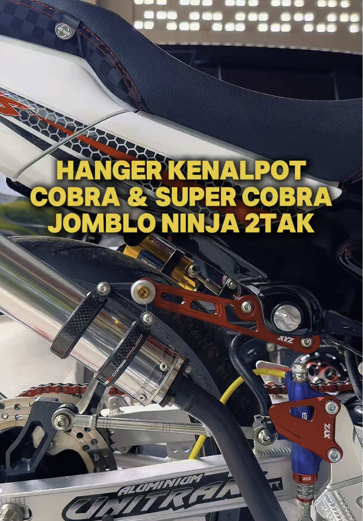 Bismillah Hanger knalpot CNC khusus untuk Kawasaki Ninja R/SS yang menggunakan knalpot Cobra & Super Cobra. Dibuat dari aluminium alloy dengan proses full CNC untuk hasil yang kuat, ringan, dan presisi. Tersedia berbagai pilihan warna keren: hitam, merah, biru, silver, dan hijau. Bikin tampilan motor makin rapi, sporty, dan eksklusif! #HangerKnalpotNinja #KnalpotCobra #KnalpotSuperCobra #Ninja2Tak #NinjaRR #NinjaR #VariasiMotor #AksesorisNinja #MotorCNC #TikTokMotor #RidingStyle #NinjaSS #JombloStyle #FullCNC #TikTokAffiliates #promotiktok #racuntiktok #racun2tak 