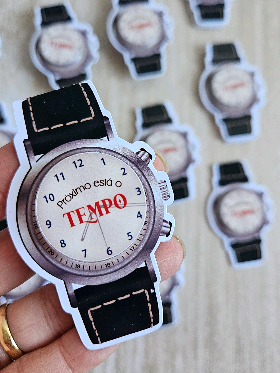 Esse relógio é tão lindo! De uma versão para o Dia dos Pais, recebemos um pedido para igreja com o tema: TEMPO Da pra adaptar para qualquer ocasião pois fazemos tudo personalizado. Se você gostou, me chama que te passo mais detalhes  Bella Ideia 💡  www.bellaideia.com  #tempo #brindecorporativo #papelariapersonalizada #brindeparaempresas #brindeparaigreja #brindereligioso #diadospais 