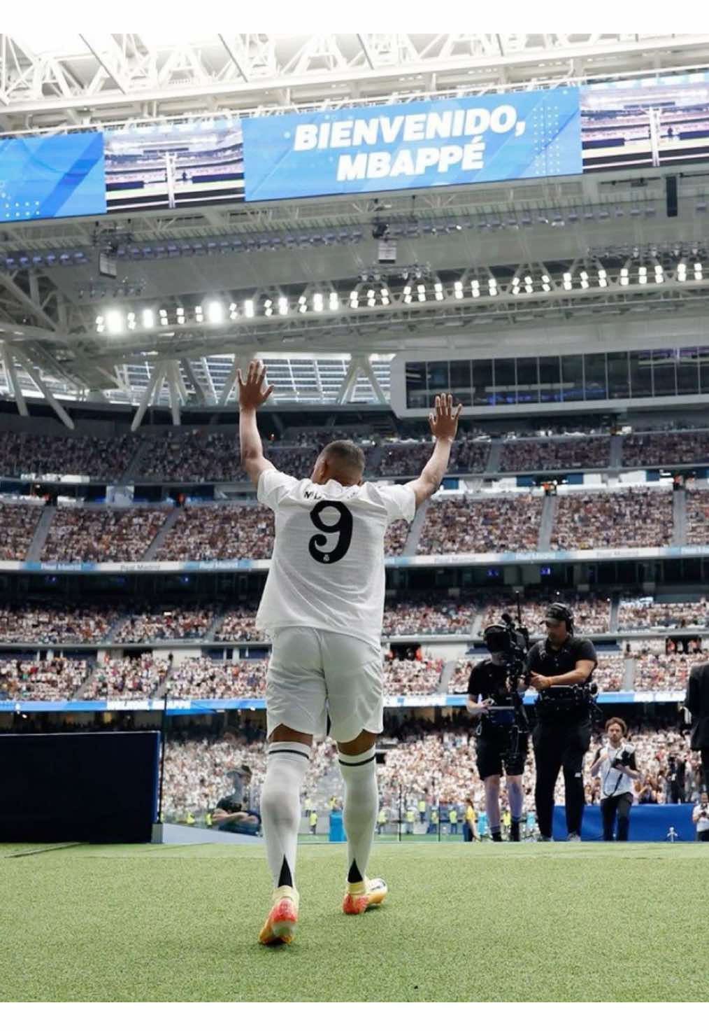The day Kyky became madridista. 🤍 | #fyp #football #realmadrid #transfer #signing #Summer #new #stadium #halamadrid #presentation #speech #player #kylianmbappe #cold #blowup #viral #tbiw #theboysinwhite 