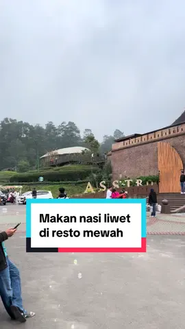 Agendakan Makan di astro highland bersama keluarga kamu yuk  #astrohighlandciater #astrohighland #kebuntehbandung #explorebandung #nasiliwetsunda #tiktok #bandunghits #lembangbandung #fyp 