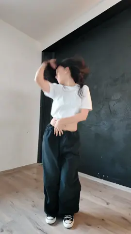 It’s not that I don’t wanna chill tonight 💋 #themoodchallenge  #dance #choreography #kaytranada #flo  @Lewis Curvends @FLO  P.S. Let’s try repeat 🫣