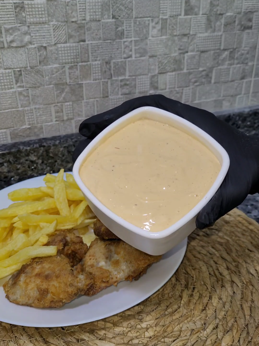 Sauce Algérienne 🤤🔥 parfaite pour accompagner vos sandwichs frites ou plats faits maison . 📌 À sauvegarder absolument👌  #recettefacile #recettesimpleetrapide #طبخ #وصفات_سريعة #saucealgerienne 