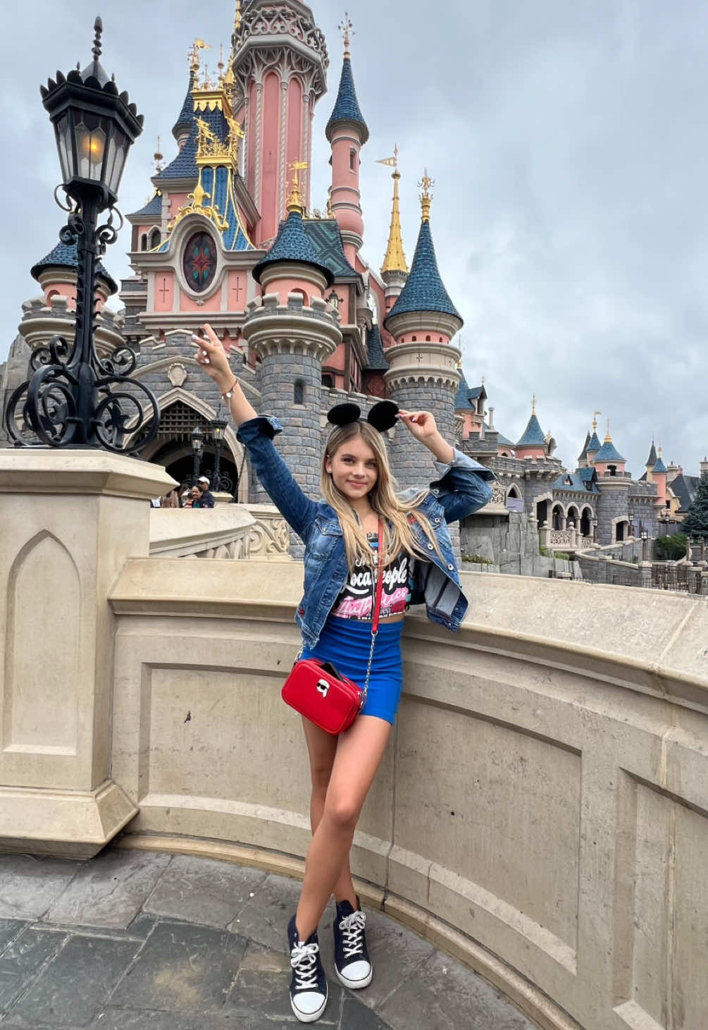 #paris #disney #disneyland #french #dc #fyp #foryouu #viraal #thisday #itgirl #me #goviral 