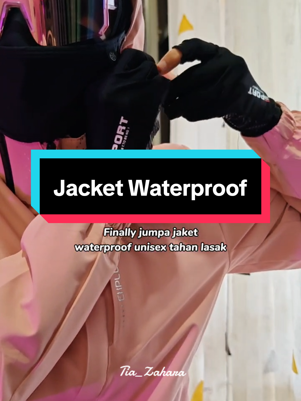 Sapa nak hiking, camping atau outdoor activity? Jaket waterproof kain polyester main hujan pun takde hal 🌧️⛺ Wajib ada satu ni #JaketWaterproof #HikingGear #OutdoorAdventure #JaketKalisHujan #TravelEssentials