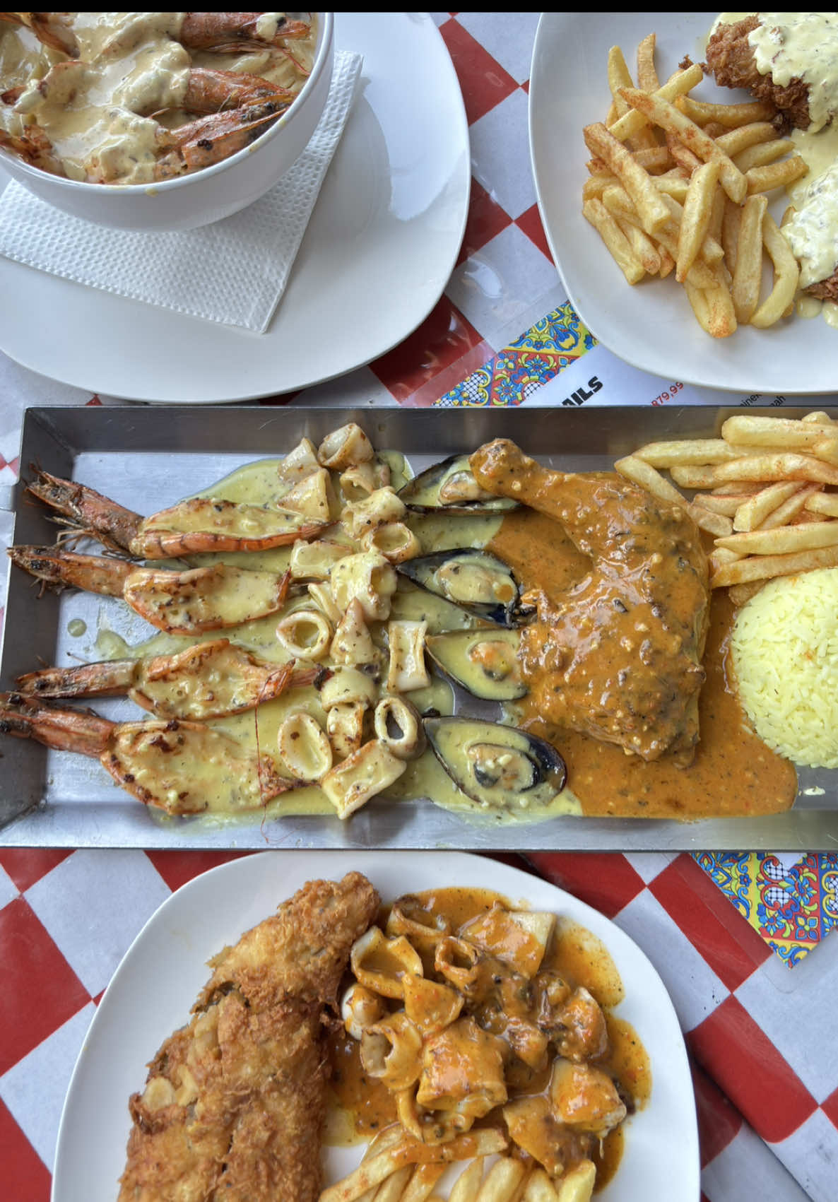 Seafood lovers, this one’s for you! 😍🦐 I popped into @Julio’s on the bay and let me tell you the food did not disappoint! 😮‍💨 From creamy prawn pasta to saucy hake and the juiciest chicken combos and all for just R99?! 👏🏽✨ Pair that with stunning bay views and you’ve got yourself a whole experience 😌🌊 📍Julio’s on the Bay,Whilsons Wharf 💸 R99 Specials 📞 076 440 0057 #durbanhiddengems #durbanfoodie #durbanfood #affordablerestaurant #familyfriendlymeals #juliosonthebay #whilsonswharf #durbantiktok #seafoodlover #r99specials #surfandturf 