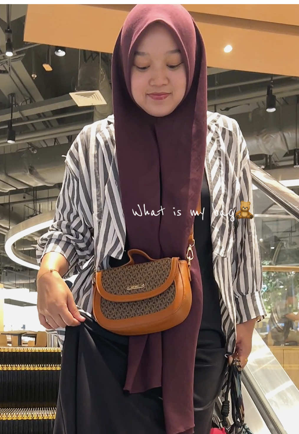 Bikin pede kalo ngumpul sama temen🥹💓 #yogitri🌸 #mkmc #shoulderbag #tasjinjing #mkmcbag #taswanita #ootdfashion #fashion 