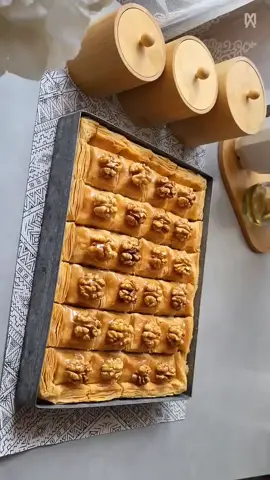 بقلاوة تقليدية جزائرية 🇩🇿#حلويات_جزائرية #explore #pourtoi #fypage #paris #explicationstiktok #france #الشعب_الصيني_ماله_حل #وصفات #وصفات_سهلة #اكسبلور #تصميمي #تيك_توك #تكتوكر #الشعب_الصيني_ماله_حل #وصفات_سهلة 
