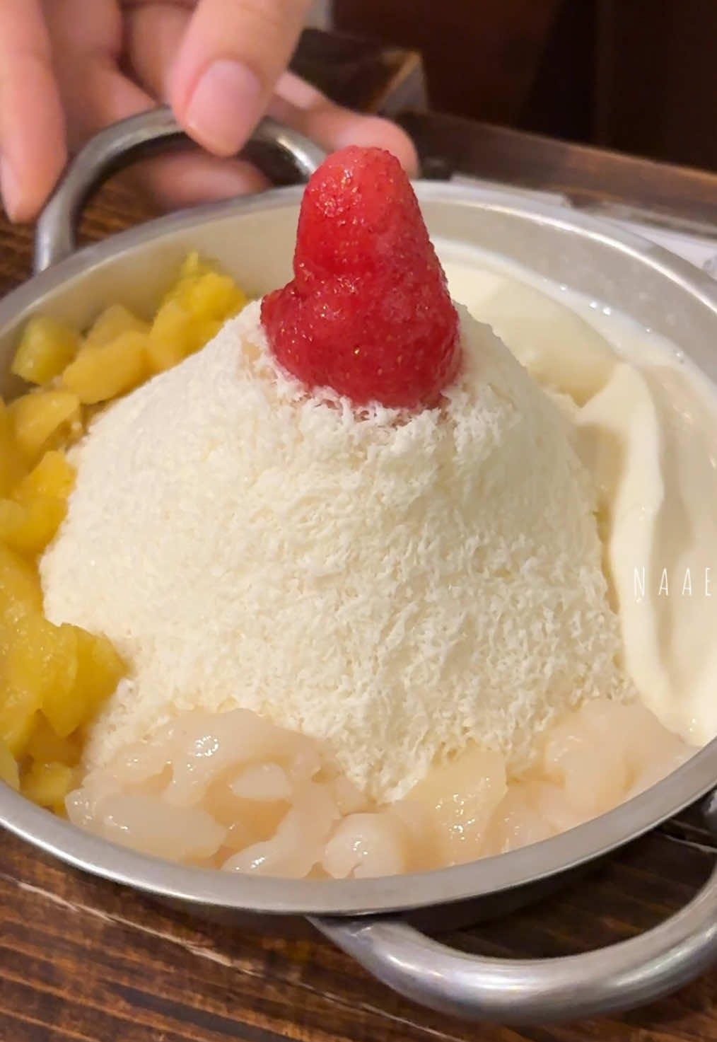 บิงซูร้านเล็กๆขวัญใจเด็กมอบูบางแสนตัวจริง ”โซ้ยโซ้ย“ 🍧🍓 #ขนม #ของหวาน #ขนมหวาน #โซ้ยโซ้ย #ของอร่อยชลบุรี #ชลบุรี #tiktokพากิน #พิกัดร้านลับ #ปักหมุดร้านอร่อย #เมนูนานาชาติ #อร่อยบอกต่อ #บนโลกนี้มีแต่ของน่าอีท   