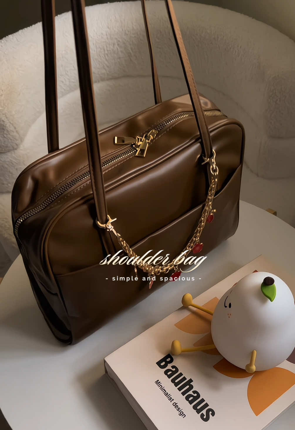 Ang simple, pero pretty! Eto na naman tayo sa brown bag 😩🤎 #bag #bagforwomen #shoulderbag #brownbag #bags #simplebag 