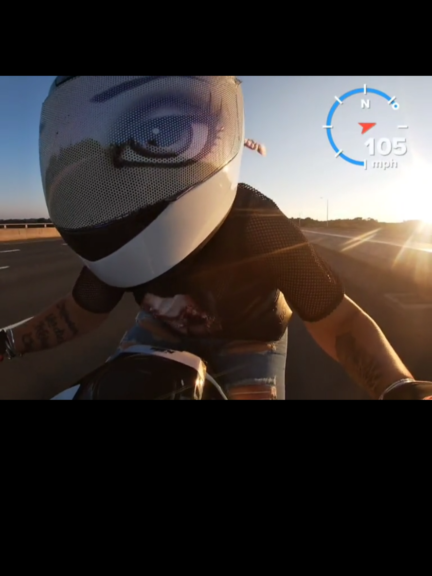 La adrenalina 🏍😍 #onthisday #860 #hartford #connecticut #ktm #girlbikersoftiktok #labichota #girlscandoittoo #motorcycle #bikelife #gopro 