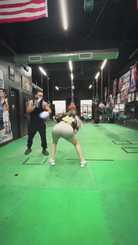 🥊 #dallaspersonaltrainer #dallasboxingtrainer #dfw #thingstodoindallas #fyp #foryoupage #Fitness #womenboxing 