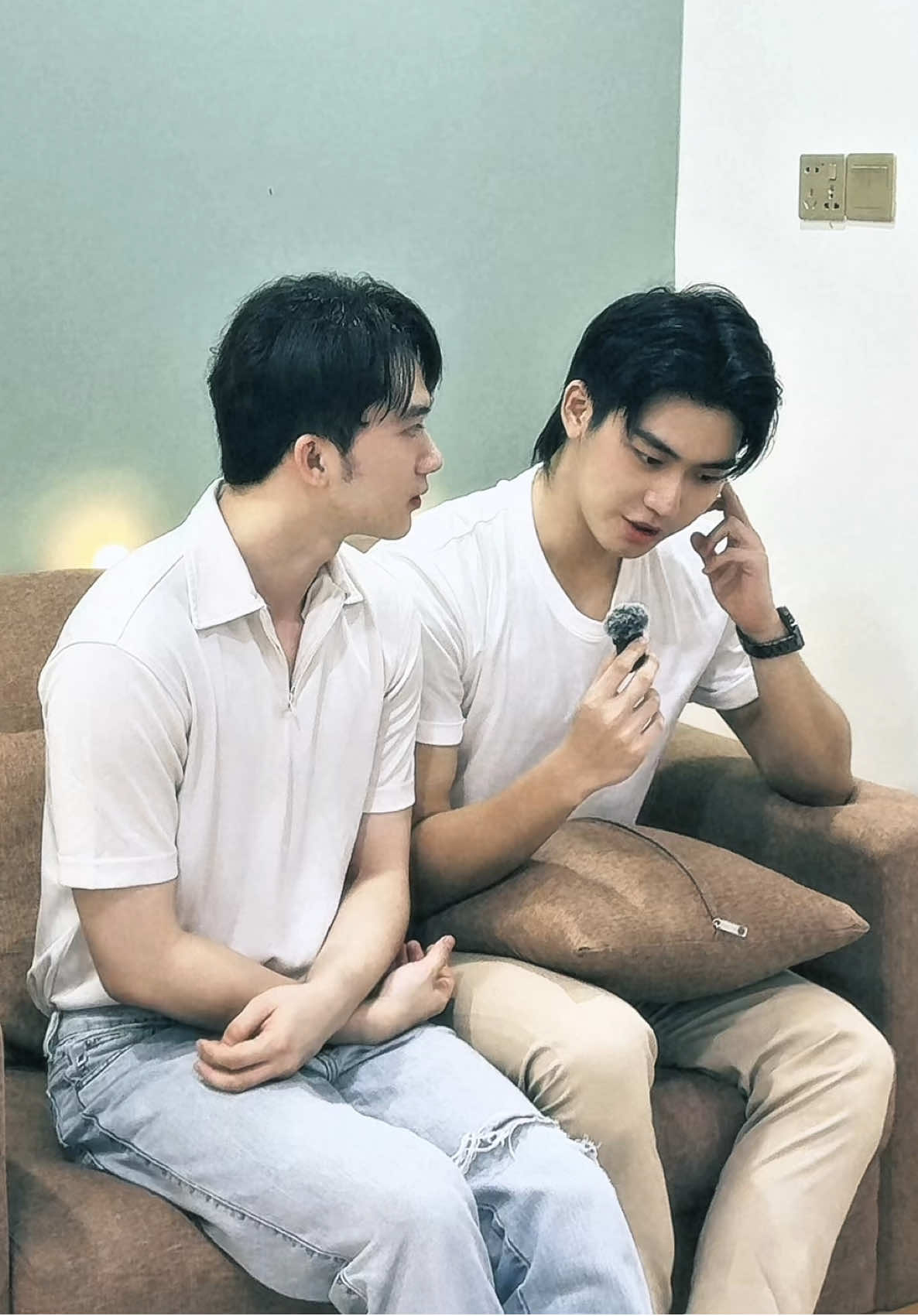 ညီအစ်ကိုတွေပါ ကြည့်အပြီးမှာ သူတို့နှစ်ယောင်ရဲ့အမြင်လေးတွေပြောပြနေတာ  #aungkhantkyaw #minnyeinchan #ခင်ဗျားမသိပါဘူး #ညီအစ်ကိုတွေပါ #milestone #milestoneentertainment 