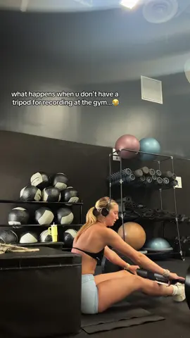 I really need to get a tripod for the gym 😂#gymfail #gym #gymgirl #GymTok #funny 