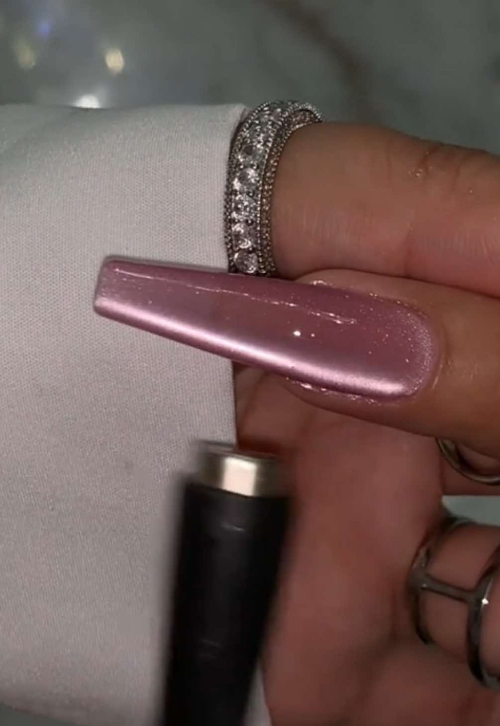 Glow Cateye x Chrome #Glow Cateye 01 #unicornchrome06 #Aairbrushdecal RiyasNails.com🛍️