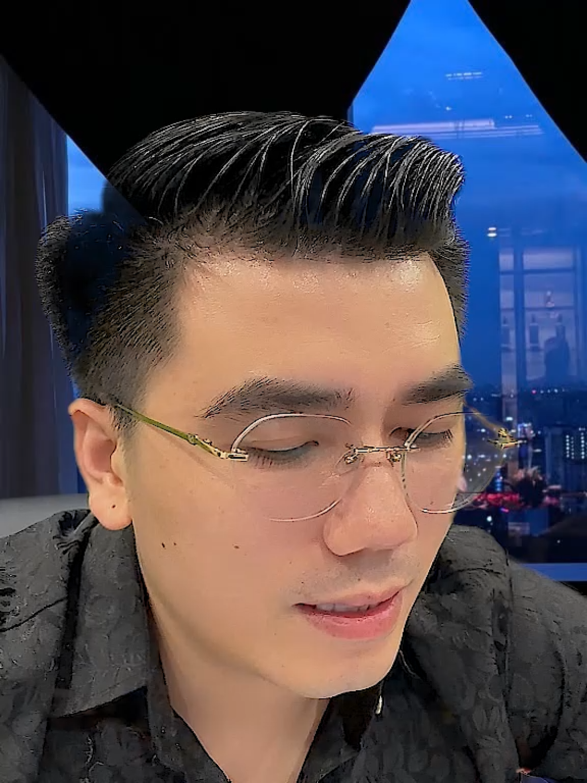 Cô Gì Bán C.huối Ơi ?