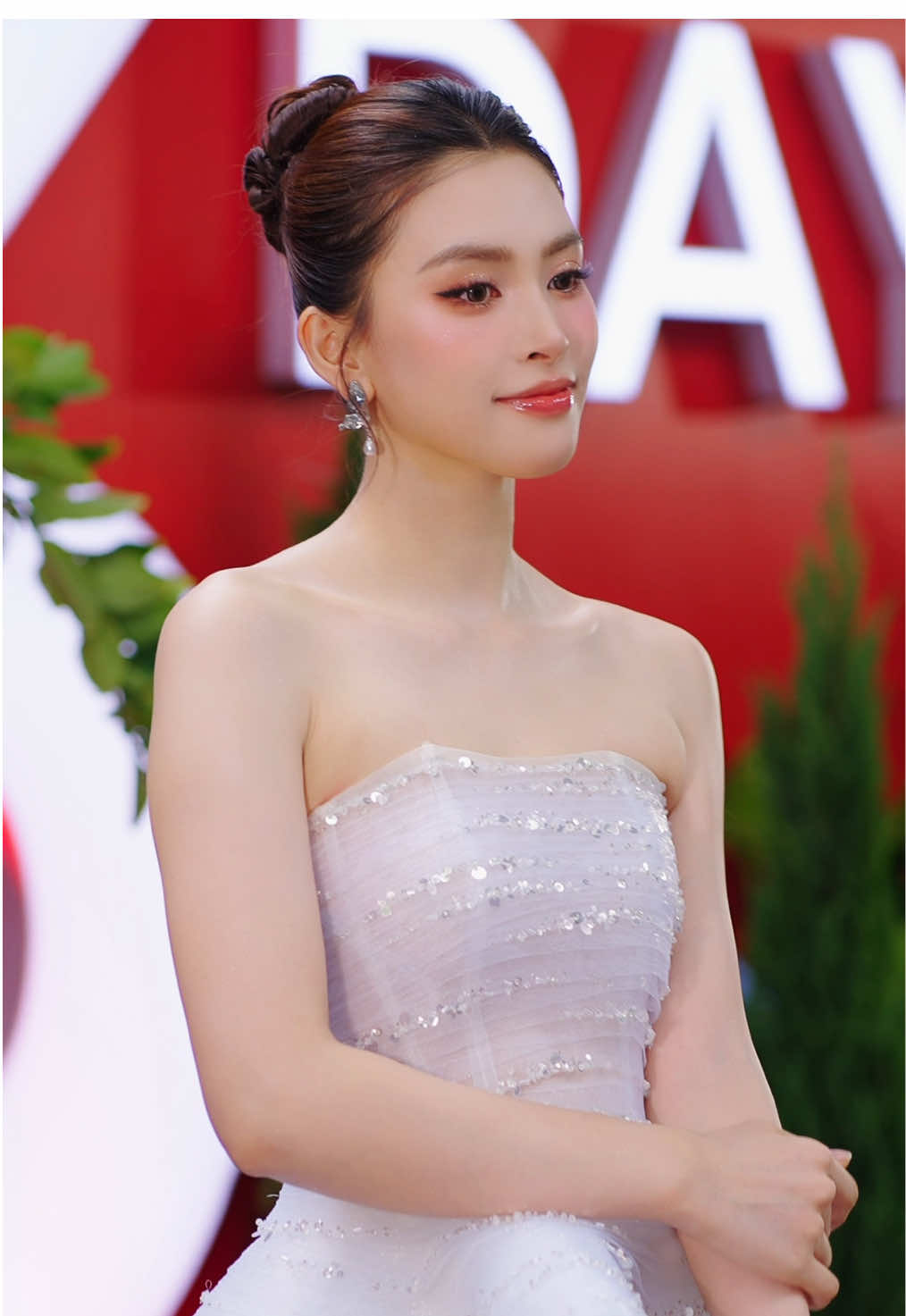 Một buổi chiều đi ngang… Chụp chơi mà thành countdown cho sự kiện private gì đó đồ 😇 🌷Coco Dining – HAUS Of Memories 3 DAYS left #trantieuvy #Hausofmemories