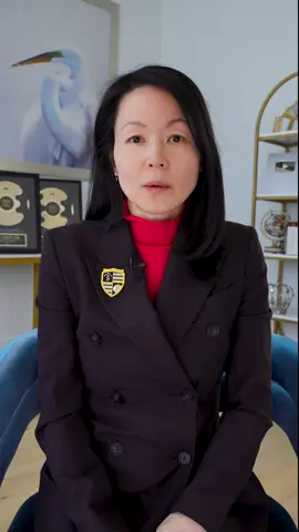 Stop trying to be interesting. 💡 The real secret to effective communication is to be INTERESTED. When you're passionate and knowledgeable, people will naturally find you fascinating. 📌 Save this for your next presentation! Share with someone who wants to level up their communication skills. #communication #communicationskills #publicspeaking #SelfImprovement #LearnOnTikTok #charisma #fyp