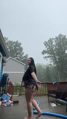 #creatorsearchinsights #rain #dancing #Love #it #fyp 