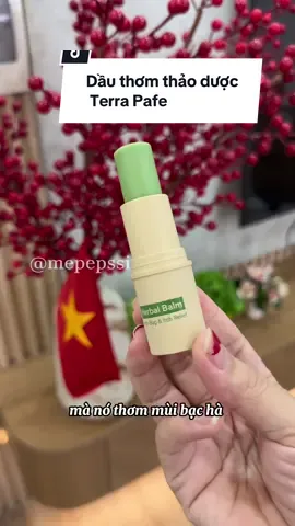 Ui dùng cái thỏi dầu thơm này thơm dịu, sảng khoái cực kì nha. Mua về bỏ sẵn trong túi dùng khi côn trùng đốt, hay lúc buồn ngủ hoặc đi xe oto đỡ say hơn nè #dauthom #dauthomthaoduoc #dauthomthaoduocterrapafe #mepepssi #review 