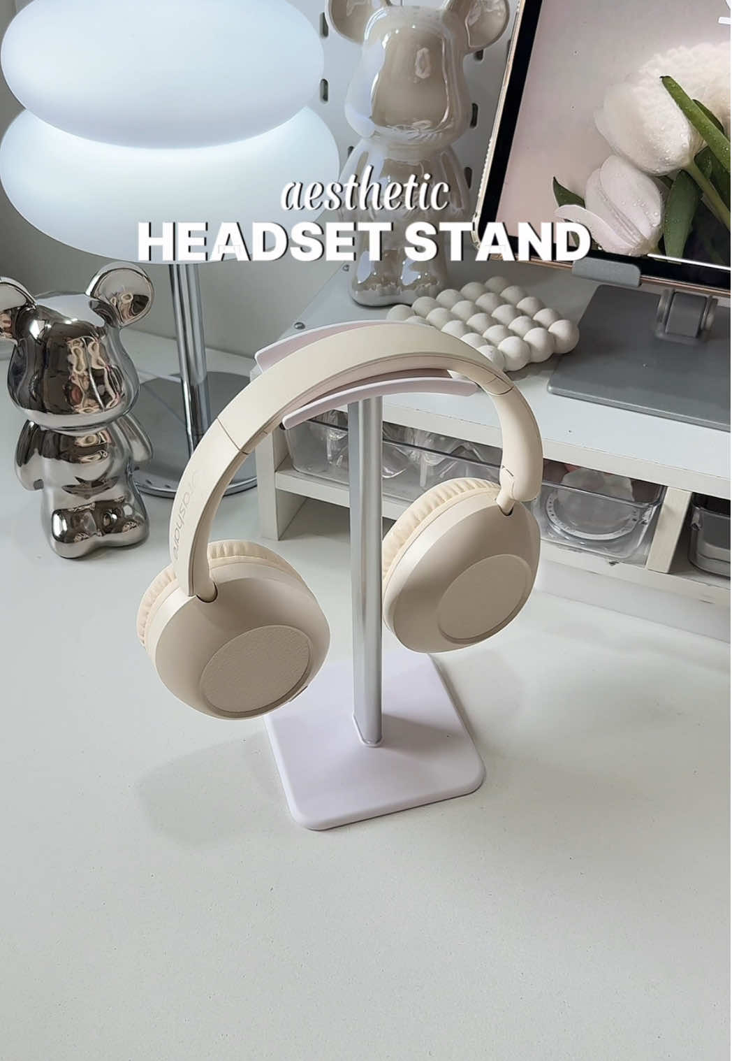 Level up your setup with this sleek headset stand! A must-have for every gamer, creator, or work-from-home pro🎧🖥️ #headphonestand #stand #headphones  #desksetup #headphoneholder #desktop 