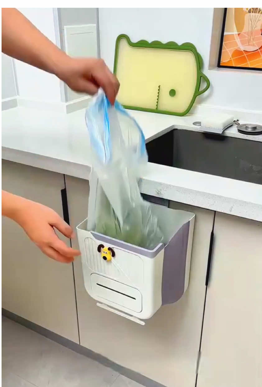 Thùng rác treo cánh tủ bếp tiện lợi giúp nấu ăn nhanh gọn hơn không cần cúi xuống bỏ rác nữa dễ lau dọn#dungcuthongminh #trangtribep #dungcunhabep 