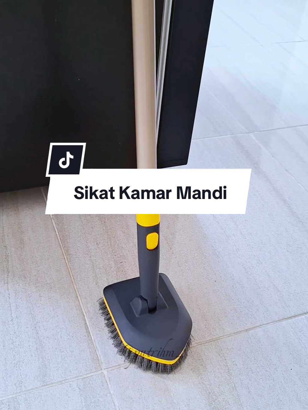 Daripada punggung encok karna jongkok buat nyikat kamar mandi, yuks CO sikat kamar mandi multifungsi yang satu ini. Gagangnya juga bisa disesuaikan loh. #sikat #sikatkamarmandi #sikatmultifungsi #sikat3in1 
