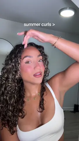 #summertime #summerhair #curlyhairroutine #curlyhairtutorial #curlyhairstyles #summercurlstutorial  Products: @MICHE Beauty hair gel @BounceCurl styling brush !   