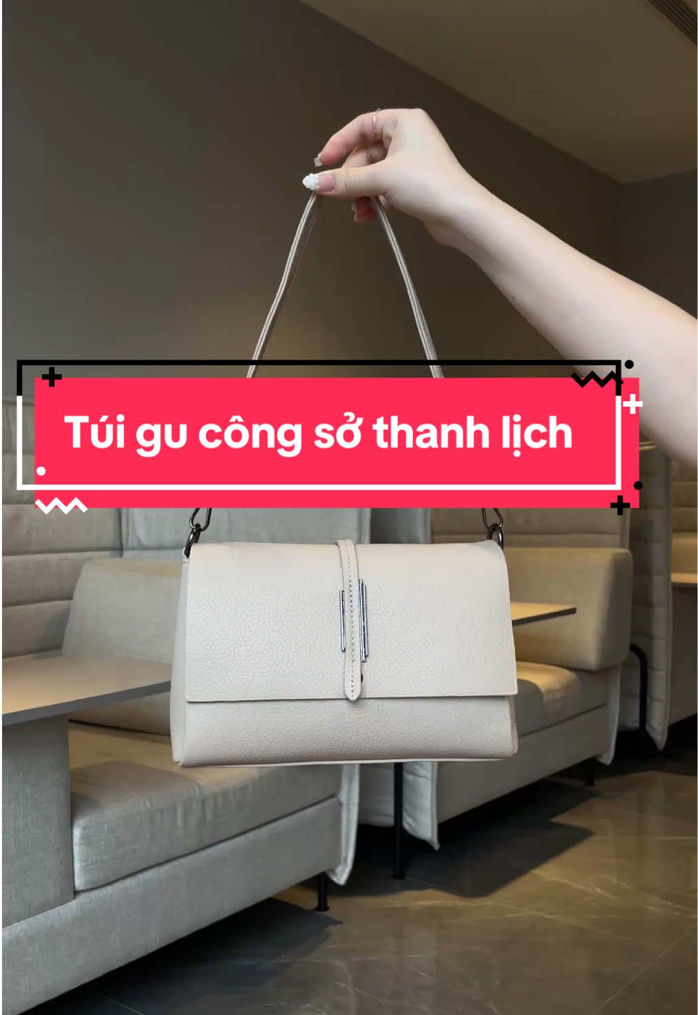 Chiếc túi toả ra vibe công sở mà lại thêm thanh lịch đơn giản thì em này là best các chị ạ🥰chuẩn tiêu trí nhiều ngăn và rộng cho các c đựng đồ nha #mieustore #xuhuong #tuixinh #reviewtuixach #tuikepnach #tuixachnu #tuithoitrang #tuideocheo #tuidep 