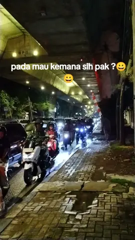 Pada mau kemana sih pak ?  semangat ya par apejuang keluarga... 😀😀 #macet  #jakarta  #pencarinafkahbuatkeluarga 
