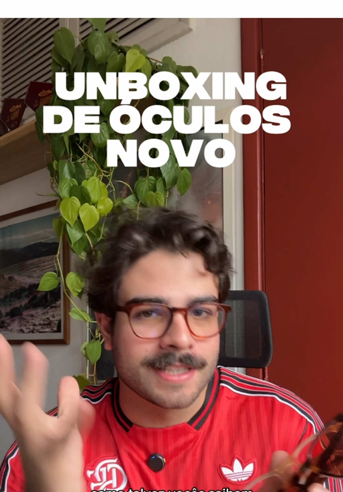comprei um óculos novo na @zerezes e dessa vez decidi dar uma boa iniciada! sai do Luc e comprei o Polo! achei lindo, uma vibe bem retrô, o que vcs acharam?  e pra quem quiser, com o cupom 🏷️ EZ-PG você ganha 10% de desconto na sua compra, aproveita que tá rolando promoção!  #zerezes #oculos #moda #design #modamasculina #homem 