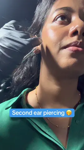 විදින්න ගිය එක නෙවෙයි කරේ | second ear piercing 🫠🤭🩷 #earpiercing #pierce #jewellery #tiktokvlog #tiktoktainment 