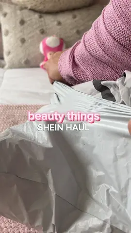 vean a mi linda acompañante 🌷🐩!! Me compré un lip tint de she glam WOW 💞💞✨ #shein #sheinglam #sheincares #sheinhaul #sheinforall #sheingals #sheinoutfits #haul #pink #pinkhaul #aesthetic #beauty #asmr #asmrsounds 