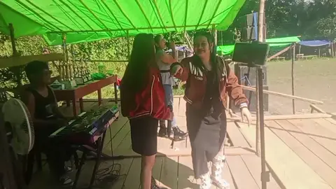 artis kt kapuas ulu yak agek ngehibur pada pemain