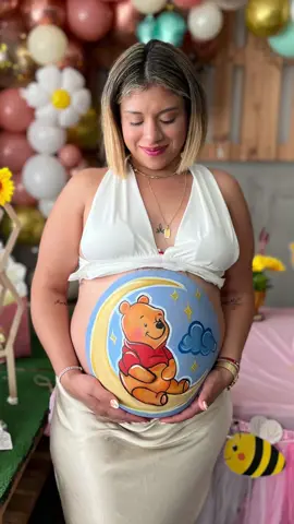 A veces un bebé puede llegar para sanar el alma , tú qué piensas?  Os dejo por aquí este diseño tan tierno de #winniethepooh que le hice el pasado finde a Bianca.  Sin duda transferir el diseño de la barriguita a la tela es un recuerdo super especial que te recomiendo no saltártelo. #babyshower #malaga #pinturaparaembarazadas #pregnanttiktok #fyp #viral #pinturaparaembarazadasmalaga #bodypaint 