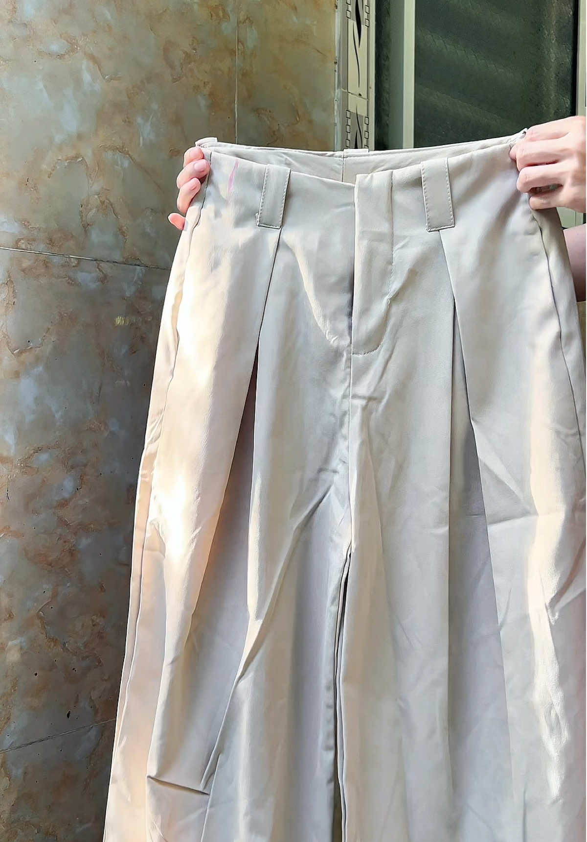 Quần kaki cạp trễ ống rộng tôn dáng quá mấy ng đẹp ơi#reviewquanhta3 #fyp #xuhuongtiktok #quanongrong #quanongrongnu #quankakiongsuong #quankakiongsuongnu #quankakiongrongnu #quankakicaptre 